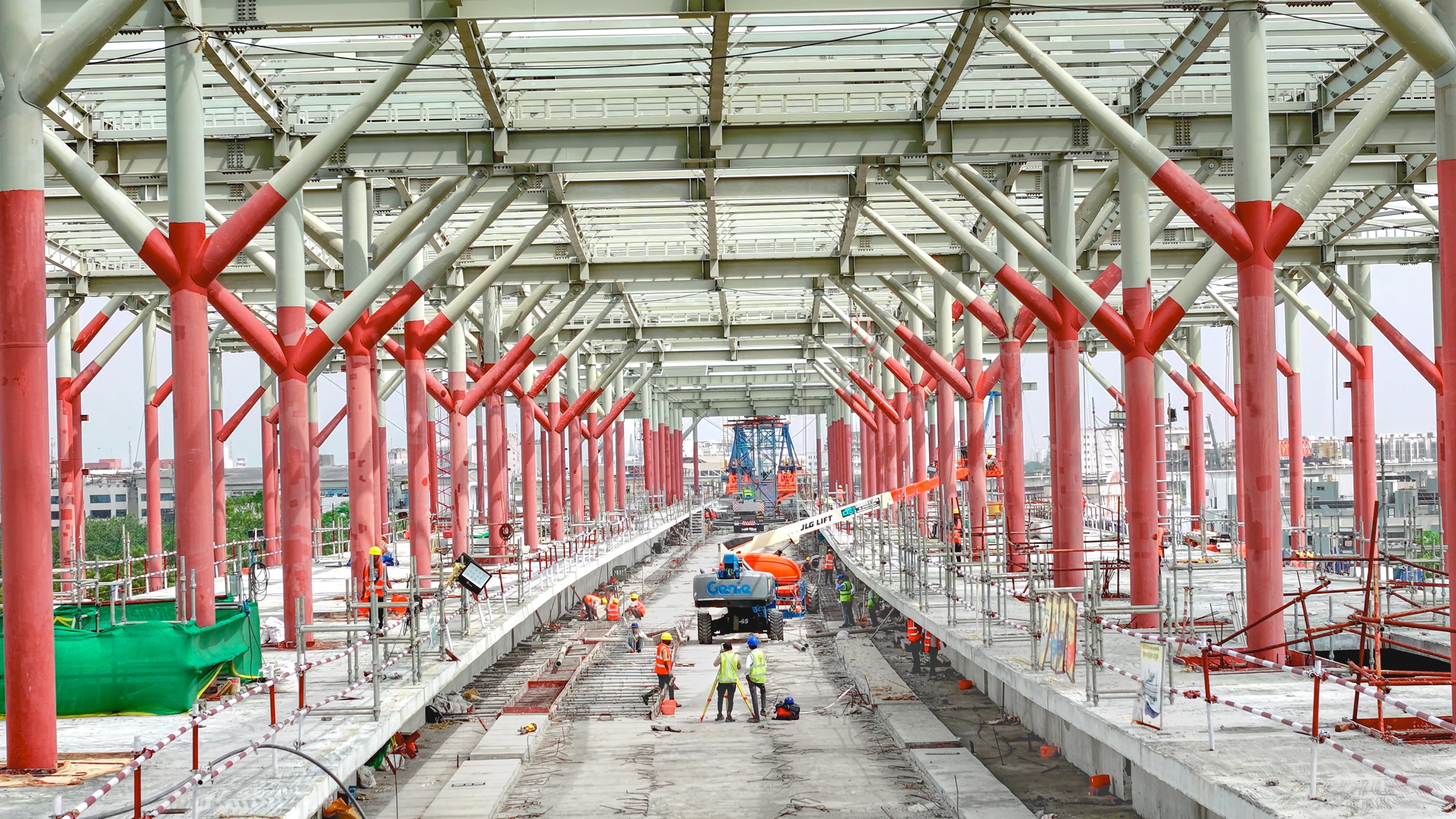バドダラ新幹線駅の建設工事が進行中です